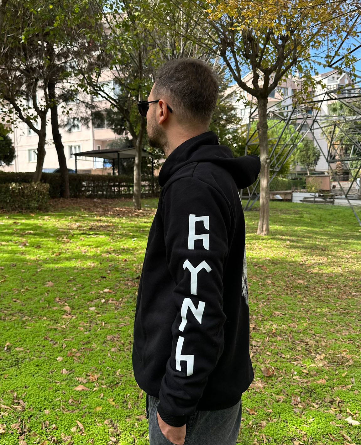 Türk Bozkurt Kol Sırt Detay Baskılı Siyah Kapşonlu Sweatshirt