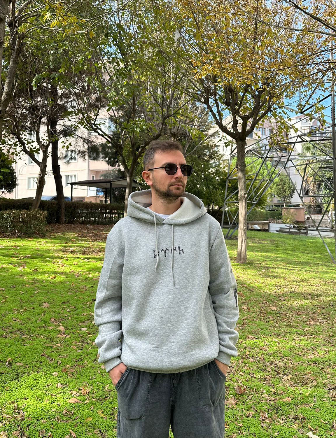 Türk Bozkurt Kol Sırt Detay Baskılı Gri Kapşonlu Sweatshirt